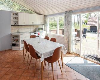 Beautiful home in Samsø with kitchen - Nordby - Comedor