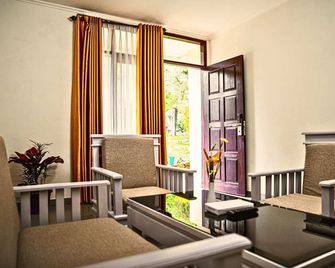 The Tavia Riverside Resort & Convention - Megamendung - Living room