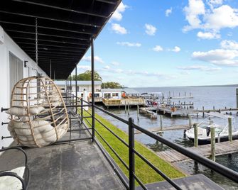 Showboat Hotel - Himrod - Balcony