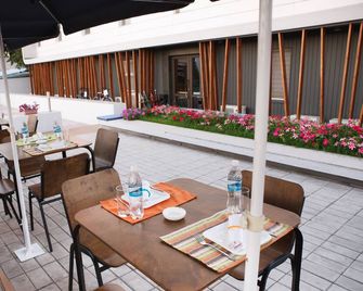Hotel Futuro Bishkek - Bisjkek - Restaurant