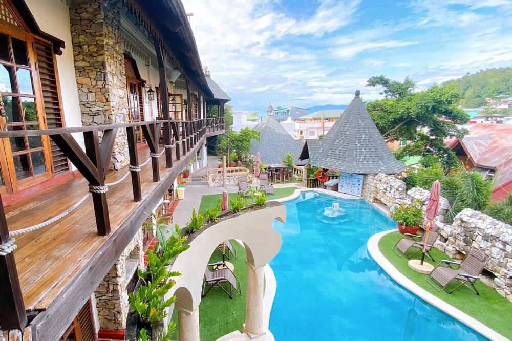 Tropicana Castle Dive Resort - Puerto Galera - Pool