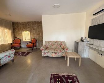 Qastal Zaman - Ammán - Sala de estar