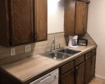 Cozy 1-BR upstairs apartment, near Fort Sill! - Lawton - Kitchen