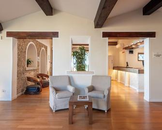 Boutique Hotel Torre Di Cala Piccola - Монте-Арджентаріо - Вітальня