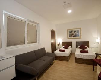 Marco Polo Malta Hostel - San Ġiljan - Schlafzimmer