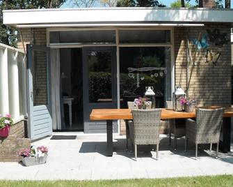 Rest, Fireplace, Sea, That Is What Our Holiday Bungalow Can Offer You - Baarland - Patio