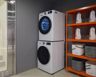 Aank Hotel Seoul Sinchon - Seoul - Laundry facility