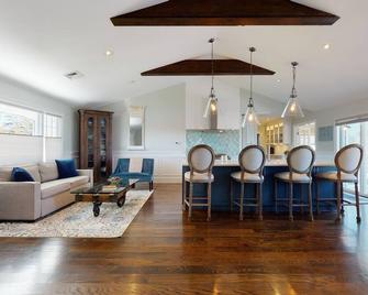 Hampton's Waterfront House Steps To Private Beach - East Quogue - Lounge