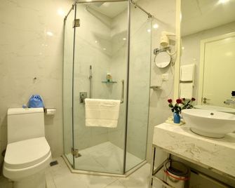 Palmier Hotel - Art House Da Nang - Da Nang - Baño