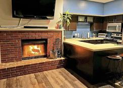 Tenney Hideaway - Near Ice Castles, Skiing, Natl Forest, Psu, Lakes, & Weddings! - Plymouth - Cocina
