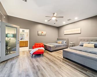 Beautiful home for your next Palm Springs Vacation rental - Palm Springs - Habitación