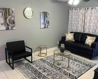 Cozy condo in fabulous Freeport with AC - Freeport - Pokój dzienny