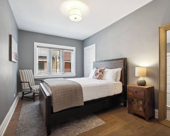 Cozy 3BR on Chicago's North Side & Free Parking On-premises! - Chicago - Bedroom