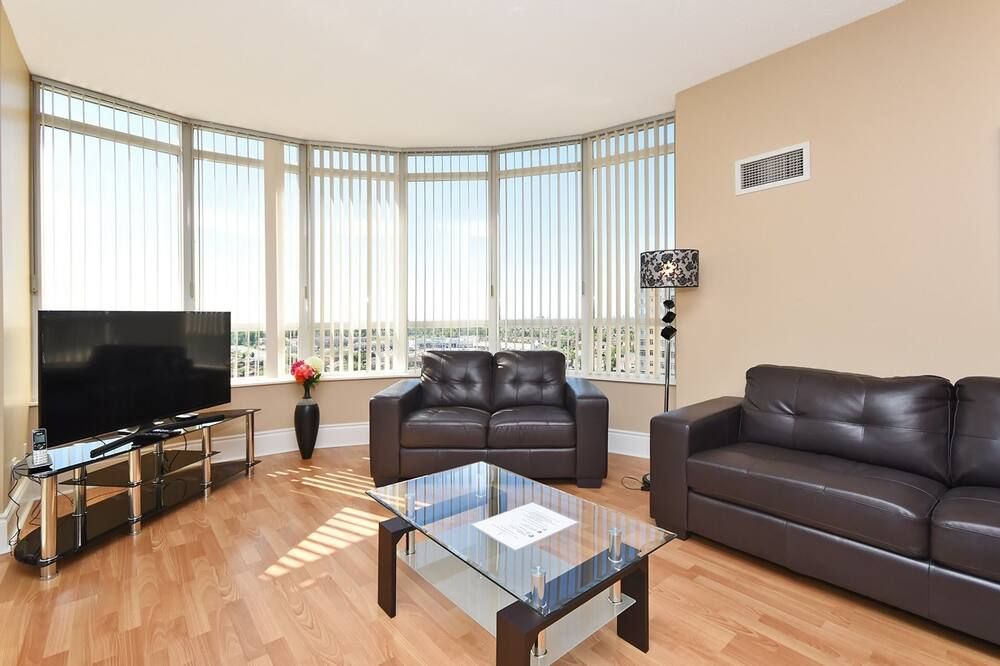Napa Furnished Suites Square One - Mississauga - Living room