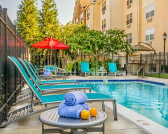 TownePlace Suites by Marriott Baltimore BWI Airport - Linthicum Heights - Piscina