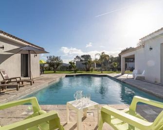 Cedelen by Interhome - Le Plan-de-la-Tour - Zwembad