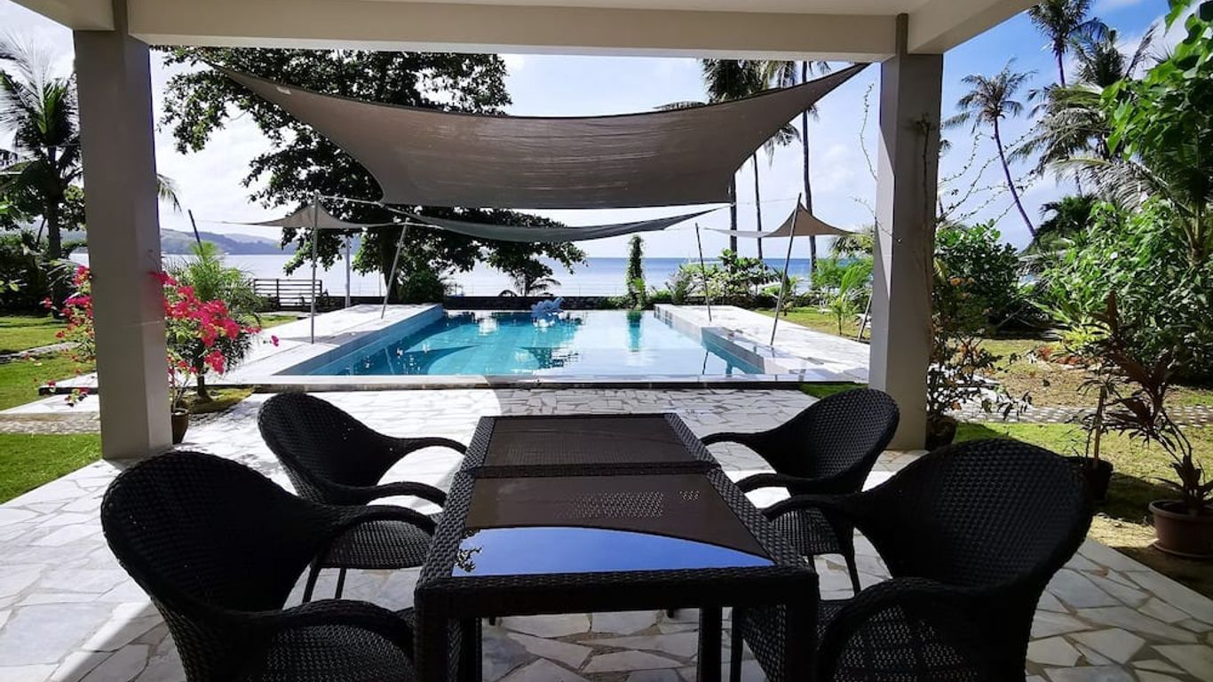 Sunset Cove Beach & Dive Resort