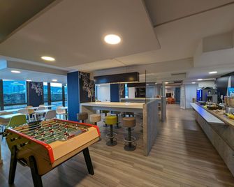Ibis budget Clermont Ferrand le Brezet Aeroport - קלרמו פראה - חדר אוכל