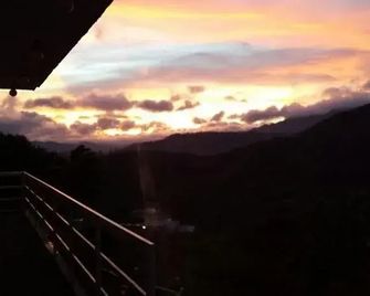 The Kissing Mountains - Vagamon - Balcony