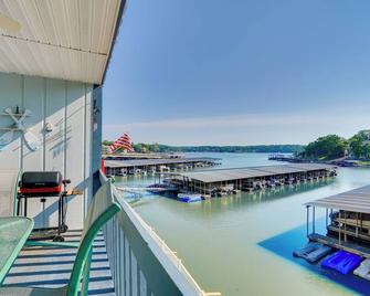 Pool and Boat Slip Available Osage Beach Condo! - Osage Beach - Balcony