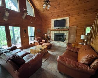 Cozy waterfront house in quiet neighborhood! - Jasper - Living room
