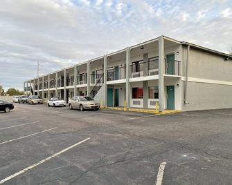 Red Carpet Inn & Suites - Danville - Gebäude