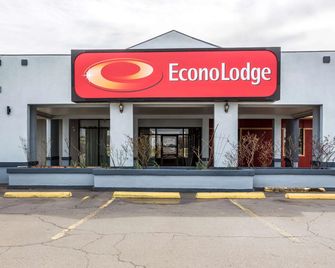 Econo Lodge - Durant - Building