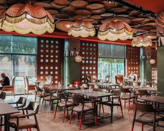 Sugar Marina Hotel Cliffhanger Aonang - קראבי - מסעדה