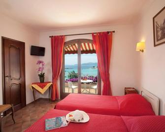 Hotel Belle Vue - Le Lavandou - Bedroom