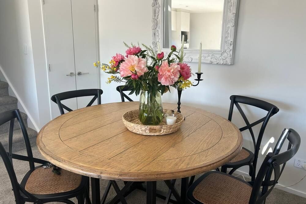 The Park Premium 2 Bedroom Apartment - כרייסטצ'רץ' - חדר אוכל