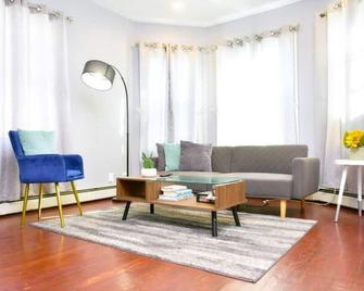 Cozy apartment 3rd 10min Walk Downtown and City View - Providence - Olohuone