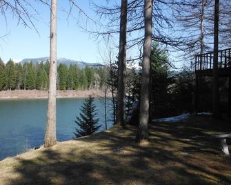 Wild and Scenic Flathead River Retreat - Hungry Horse - Outdoors view