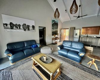 Wild Dog Guest Lodge - Hoedspruit - Sala de estar