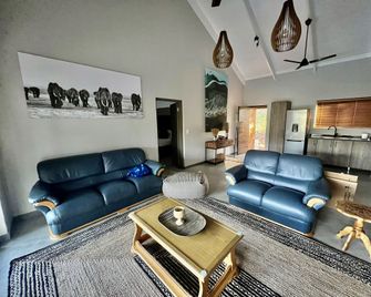 Wild Dog Guest Lodge - Hoedspruit - Sala de estar