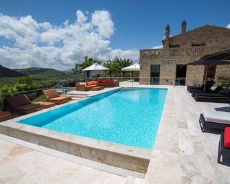 Boutique Hotel Magnolia - Montefiore dell'Aso - Piscina