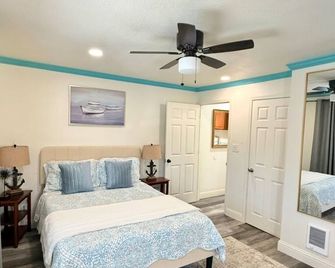 Beautiful retreat- 5 min walk from the Beach! - Santa Cruz - Habitación