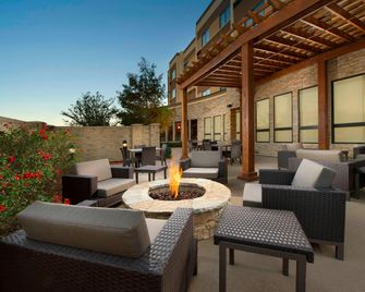 Courtyard by Marriott Wichita Falls - וויצ'יטה פולס - פטיו