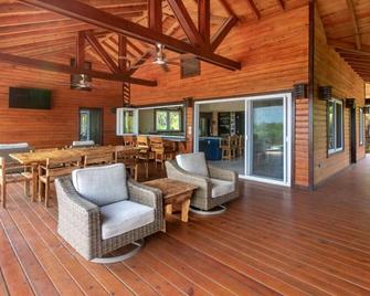 Mountain House Palmetto Bay with Private Pool - Coxen Hole - Innenhof