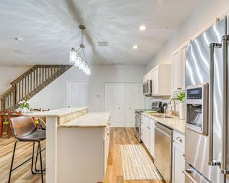 3 Mi to Silver Springs State Park: Home w/ Grill! - Silver Springs - Кухня