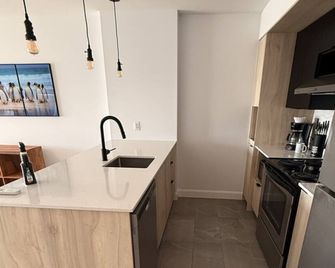 Modern 1-Bedroom Apartment in Quebec | Le Prisme - Quebec - Kuchnia