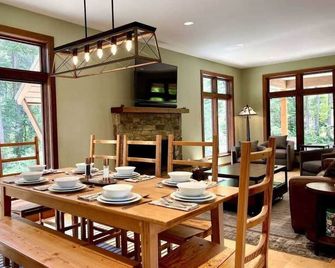 Great Northern Hideaway in Essex - Essex - Dining room