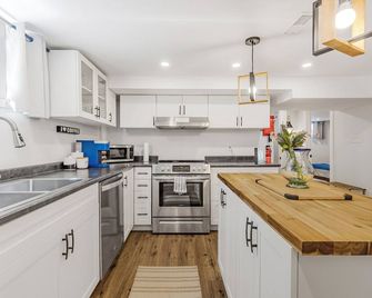 Blue Haven Retreat, Downtown Milton's Hidden Gem! - Milton - Keuken