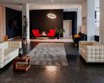 Natural Hotel-Ostróda-basen na III kondygnacji-pokoje wellness z saunami - Ostróda - Lobby