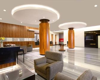 Hotel Santika Makassar - Makassar - Lounge