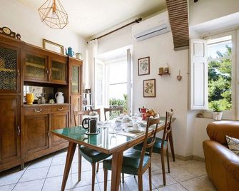 Giaminera Rooms & Art Studio - Baunei - Comedor