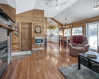 The Aspen: Make new memories! - Alban - Living room