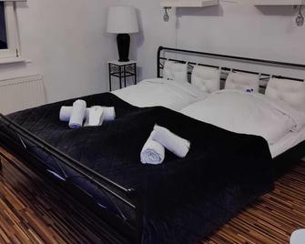 Apartment zu Hofe - Oberursel - Schlafzimmer