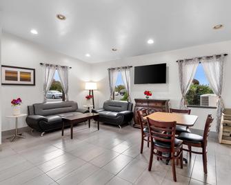 Travelodge by Wyndham Winchester - Winchester - Lobby