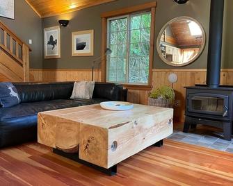 Cedar Cabin on Savary! - Powell River