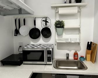 Luxury Guest Suite in the heart of Sherman Oaks - Los Angeles - Kitchen